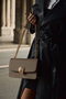Vince Camuto Mink Bolso Bandolera de Polipiel, Elegante y Duradero, Diseño Sofisticado, 24x10x15 cm